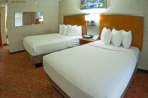hiltop-hotel-pool-side-king-room